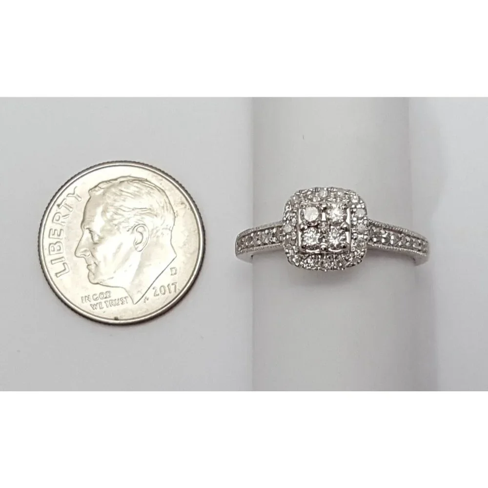 Beautiful 10K Karat Solid White Gold Designer Round Cut Diamond Engagement Ring